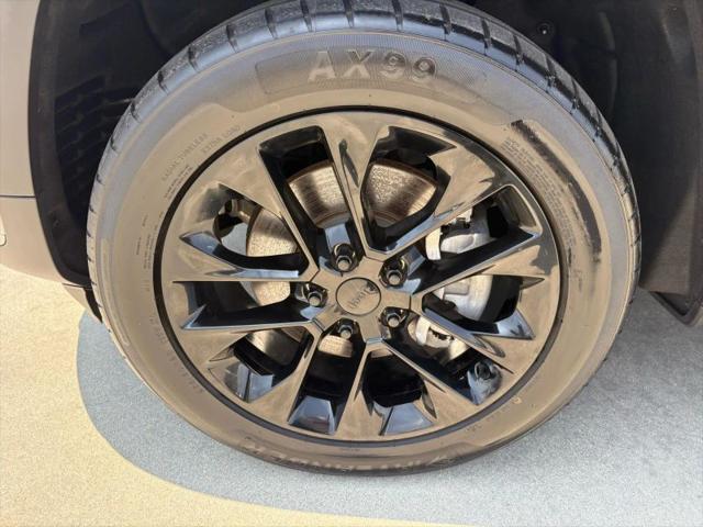 2023 Jeep Grand Cherokee L Laredo 4x4