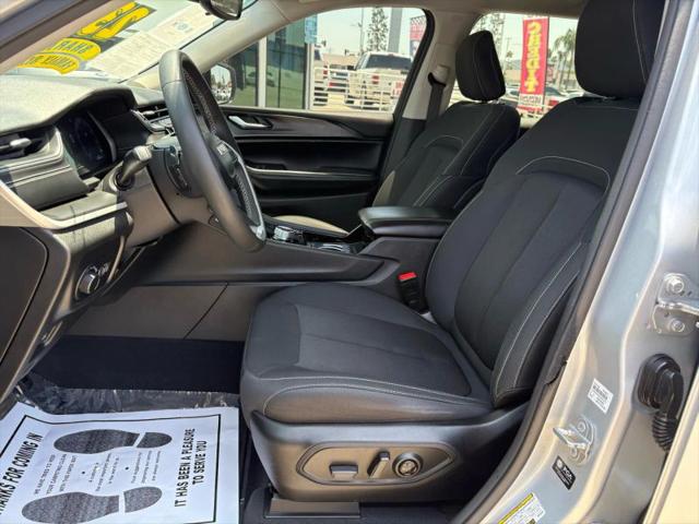 2023 Jeep Grand Cherokee L Laredo 4x4