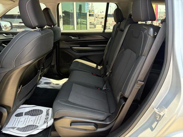 2023 Jeep Grand Cherokee L Laredo 4x4