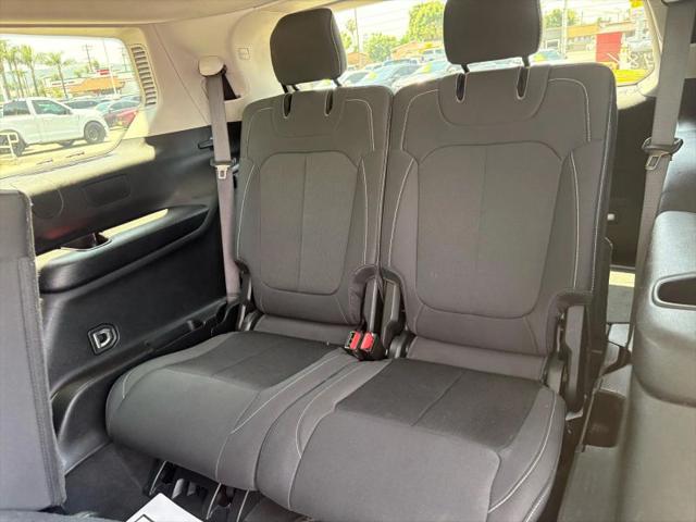 2023 Jeep Grand Cherokee L Laredo 4x4
