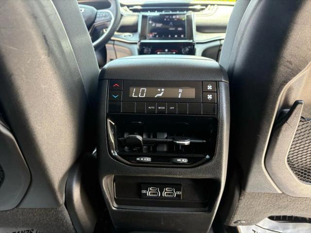 2023 Jeep Grand Cherokee L Laredo 4x4