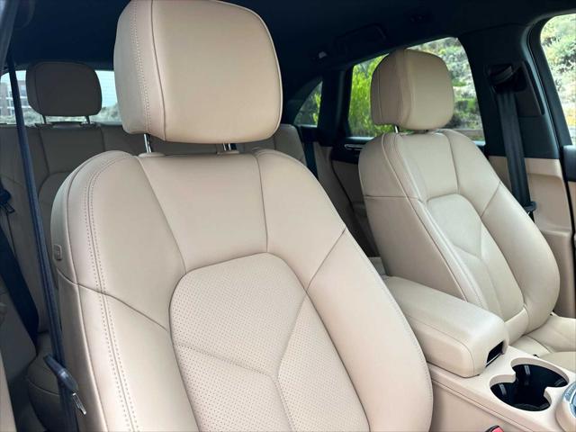 2025 Porsche Macan T