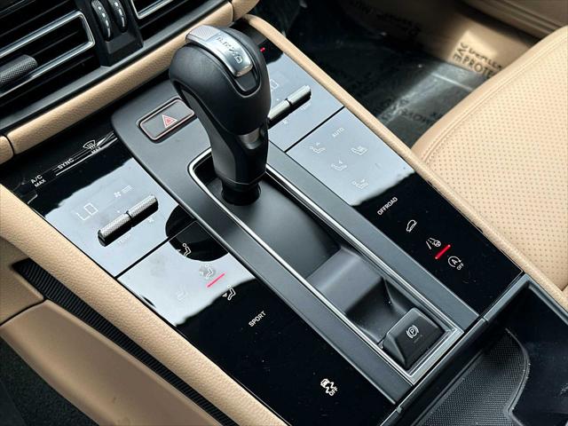 2025 Porsche Macan T