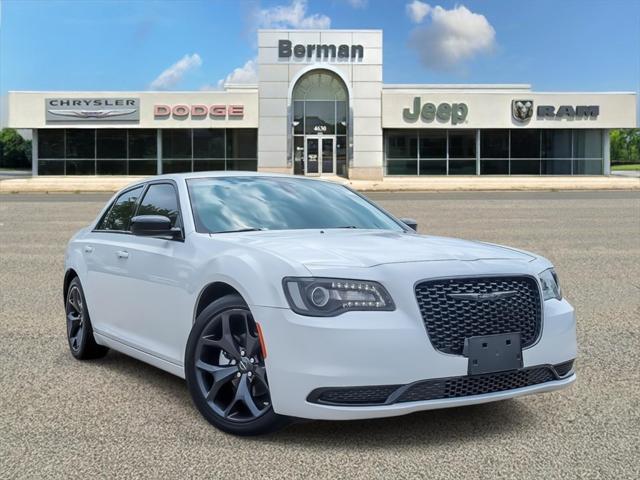 2022 Chrysler 300 Touring