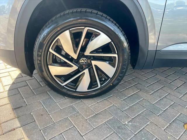 2025 Volkswagen Atlas 2.0T SE w/Technology
