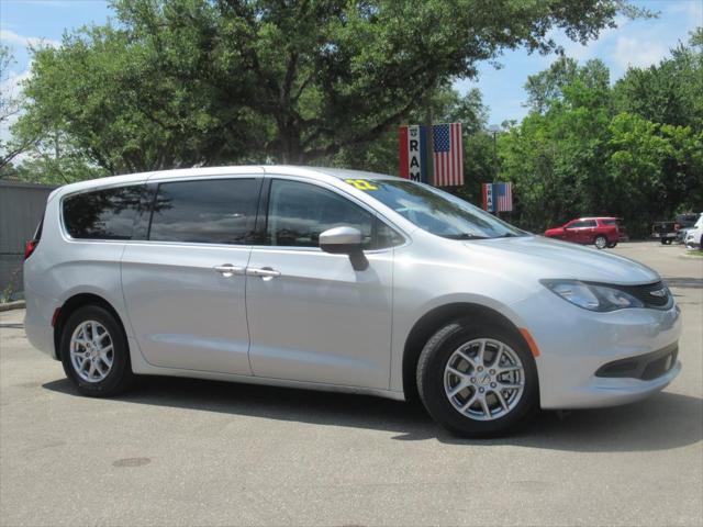 2022 Chrysler Voyager LX