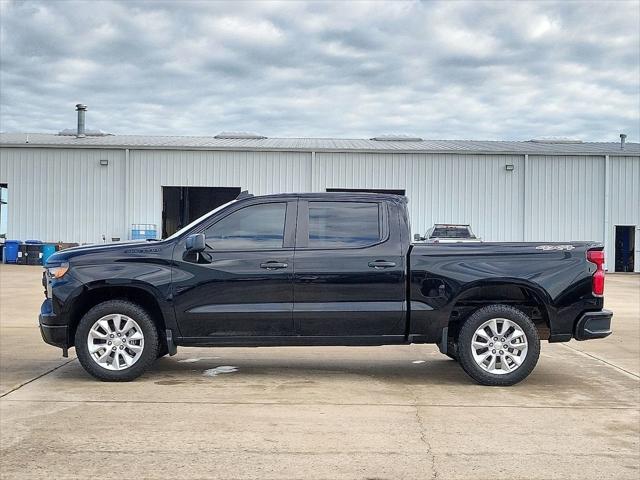 2022 Chevrolet Silverado 1500 4WD Crew Cab Short Bed Custom