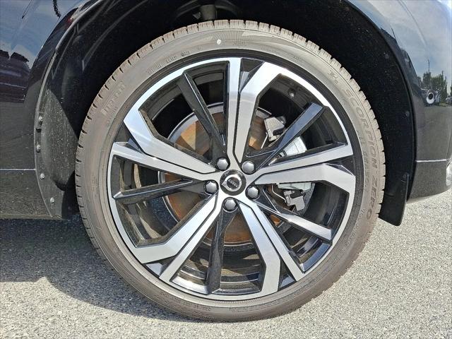 2025 Volvo XC60 Plug-In Hybrid Ultra, T8 AWD Electric/Gasoline, Dark