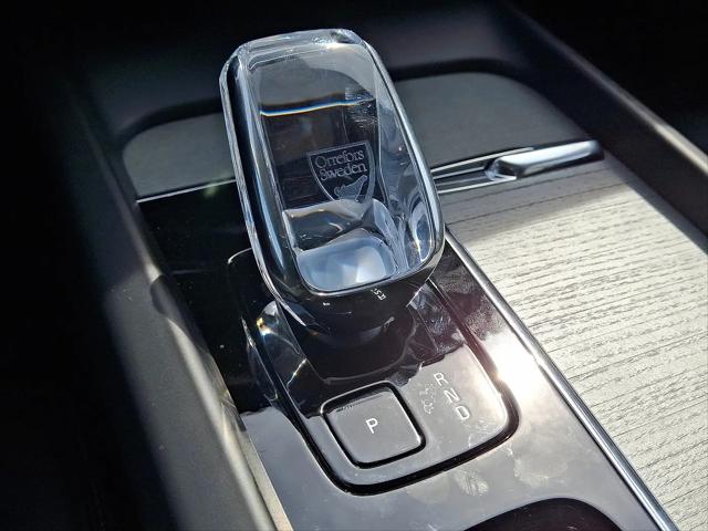 2025 Volvo XC60 Plug-In Hybrid Ultra, T8 AWD Electric/Gasoline, Dark