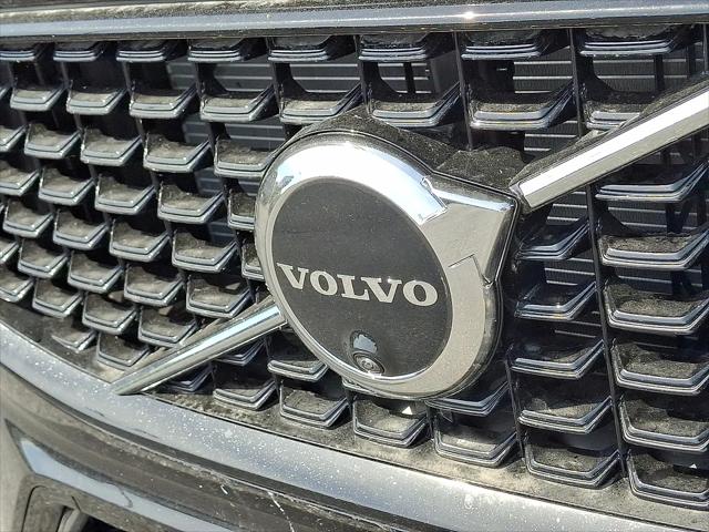 2025 Volvo XC60 Plug-In Hybrid Ultra, T8 AWD Electric/Gasoline, Dark