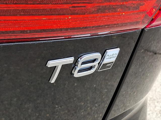 2025 Volvo XC60 Plug-In Hybrid Ultra, T8 AWD Electric/Gasoline, Dark