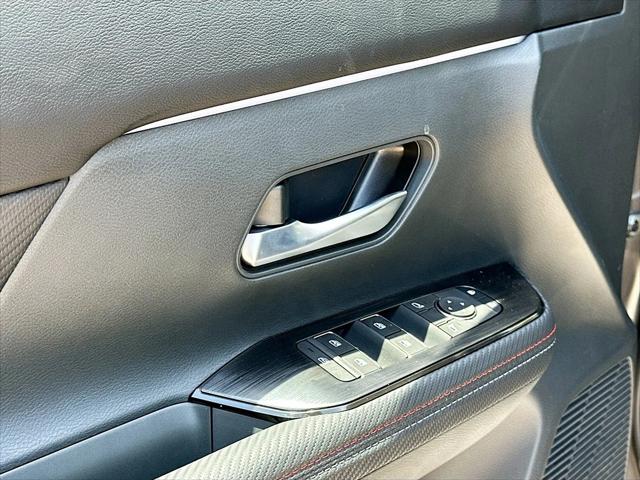 2025 Nissan Kicks SR FWD
