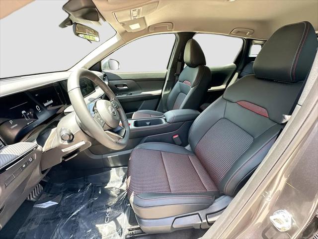 2025 Nissan Kicks SR FWD