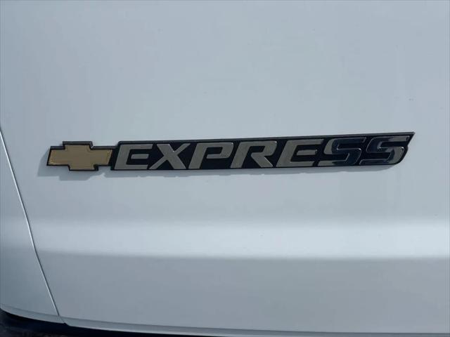 2025 Chevrolet Express Cargo Van RWD 2500 Extended Wheelbase WT