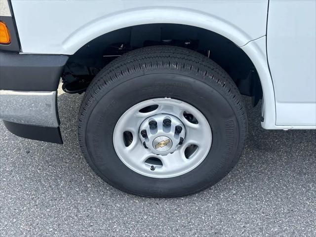 2025 Chevrolet Express Cargo Van RWD 2500 Extended Wheelbase WT