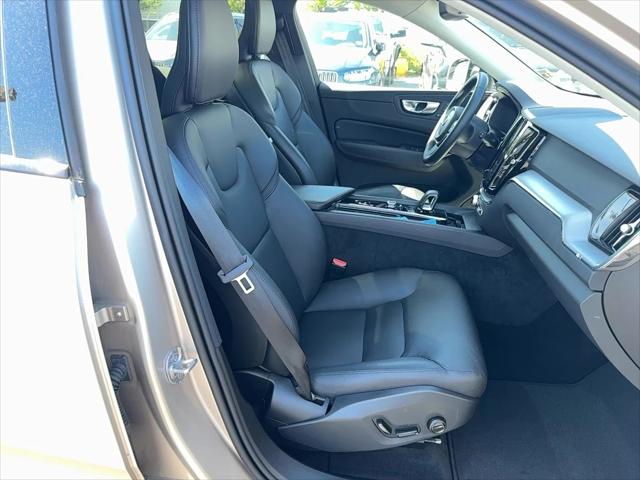 2024 Volvo XC60 B5 Core Dark Theme