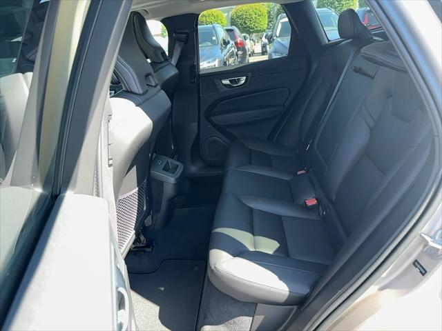 2024 Volvo XC60 B5 Core Dark Theme