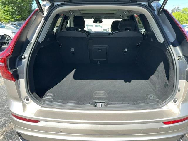 2024 Volvo XC60 B5 Core Dark Theme