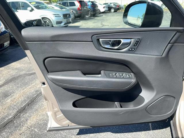 2024 Volvo XC60 B5 Core Dark Theme