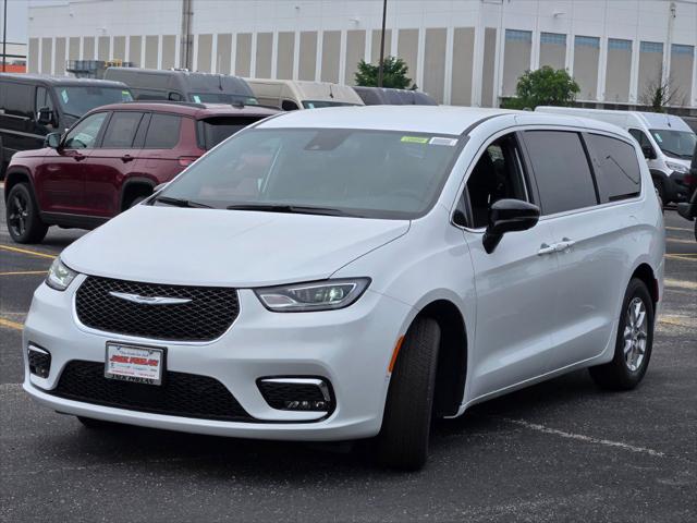 2025 Chrysler Pacifica PACIFICA SELECT