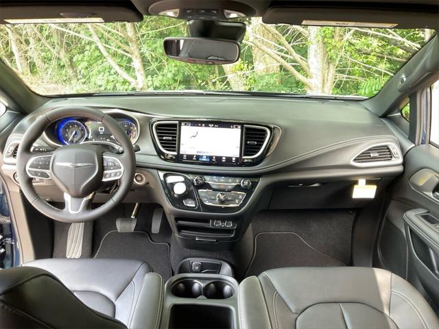 2025 Chrysler Pacifica PACIFICA SELECT