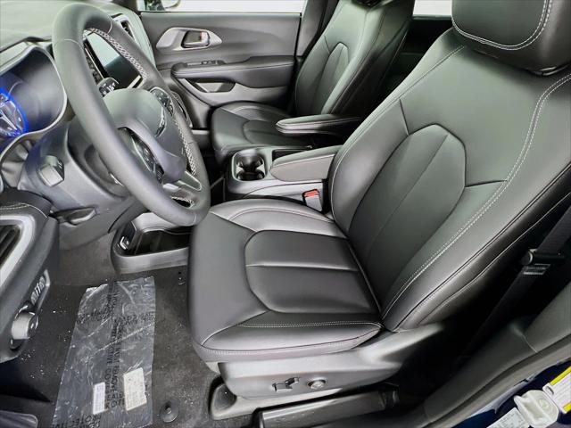 2025 Chrysler Pacifica PACIFICA SELECT