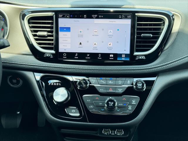 2025 Chrysler Pacifica Select