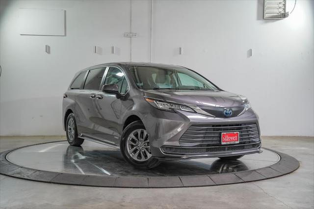 2021 Toyota Sienna LE