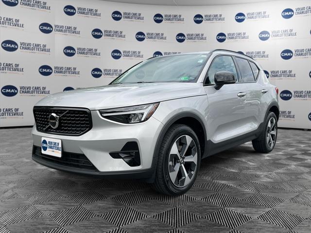2023 Volvo XC40 B5 Plus Dark Theme