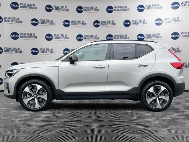 2023 Volvo XC40 B5 Plus Dark Theme