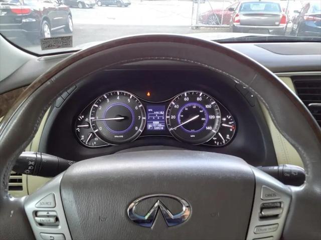2017 INFINITI QX80 Standard