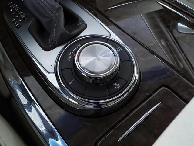 2017 INFINITI QX80 Standard