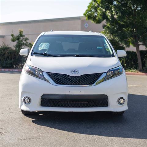 2015 Toyota Sienna SE 8 Passenger
