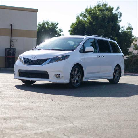 2015 Toyota Sienna SE 8 Passenger