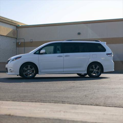 2015 Toyota Sienna SE 8 Passenger