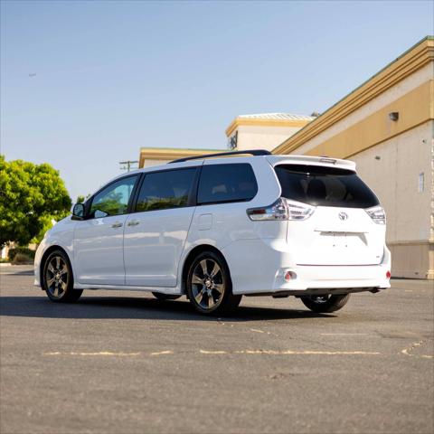 2015 Toyota Sienna SE 8 Passenger