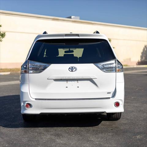 2015 Toyota Sienna SE 8 Passenger