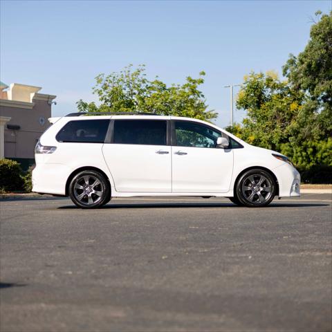 2015 Toyota Sienna SE 8 Passenger