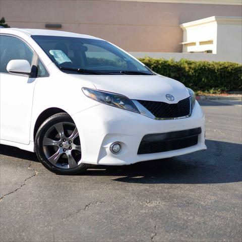 2015 Toyota Sienna SE 8 Passenger