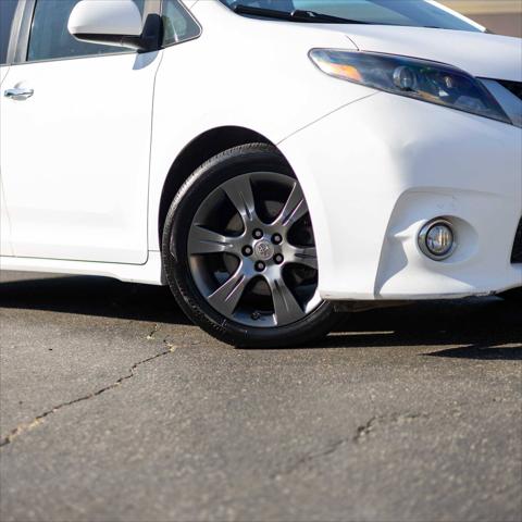 2015 Toyota Sienna SE 8 Passenger