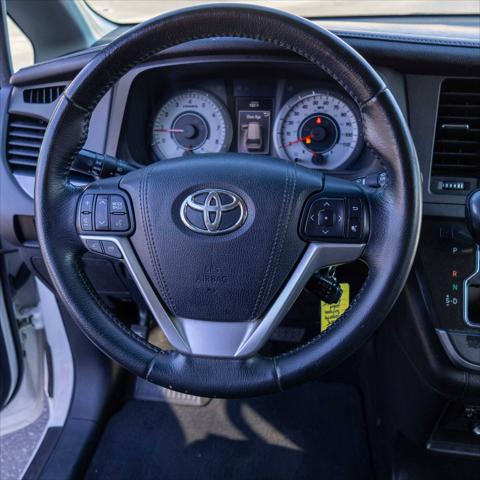 2015 Toyota Sienna SE 8 Passenger