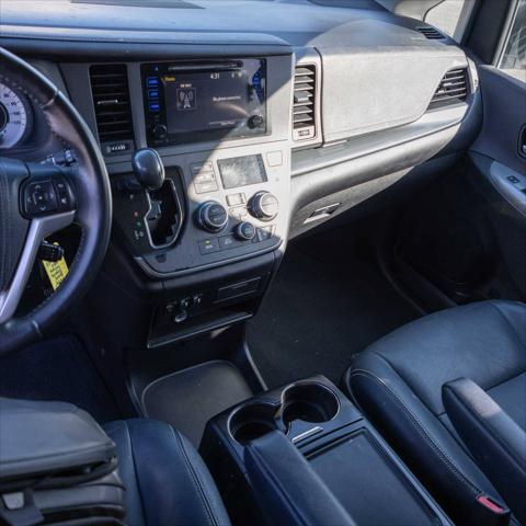 2015 Toyota Sienna SE 8 Passenger