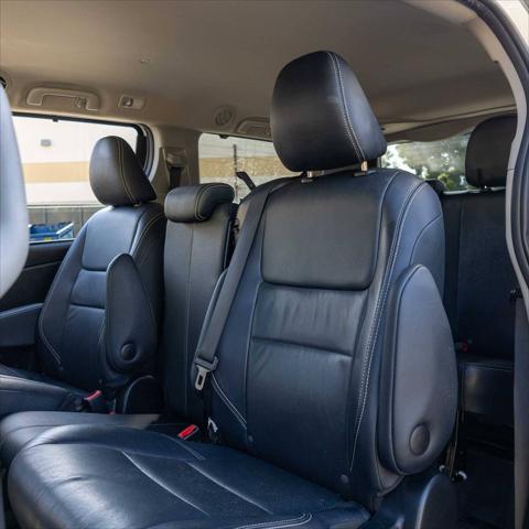 2015 Toyota Sienna SE 8 Passenger