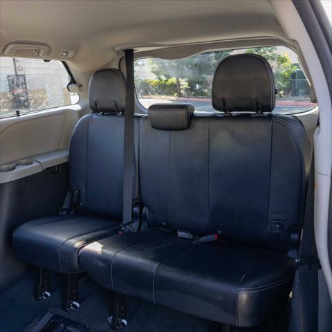 2015 Toyota Sienna SE 8 Passenger