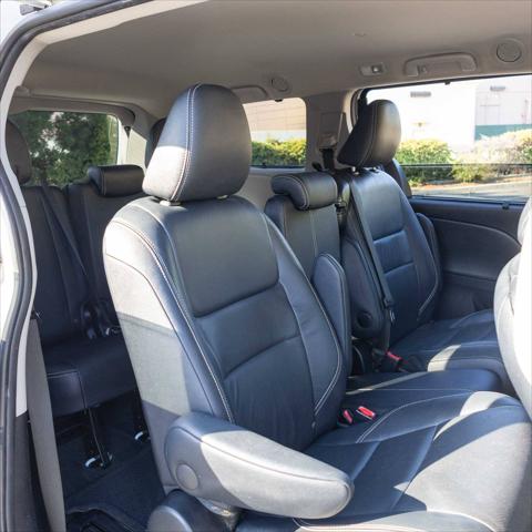 2015 Toyota Sienna SE 8 Passenger