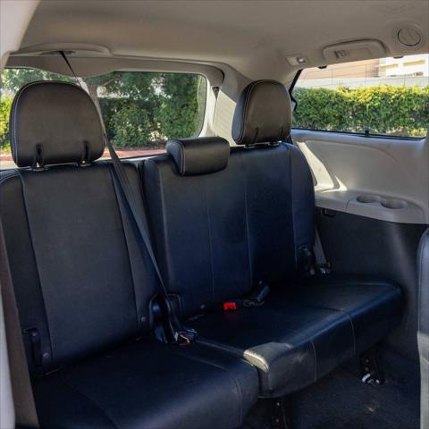 2015 Toyota Sienna SE 8 Passenger