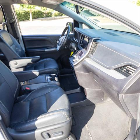2015 Toyota Sienna SE 8 Passenger