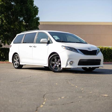 2015 Toyota Sienna SE 8 Passenger for sale in Fresno, CA