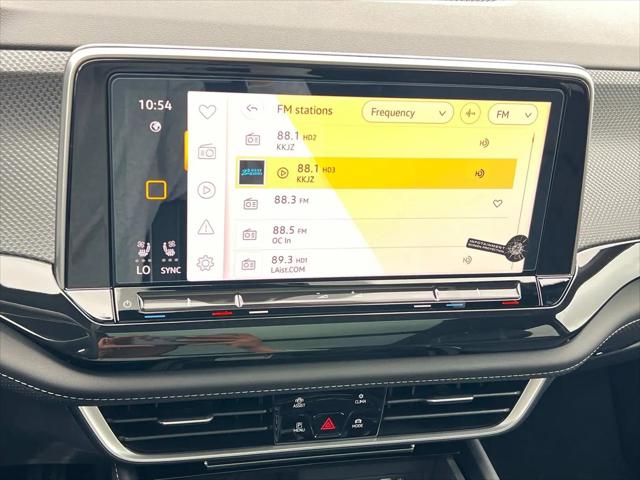 2025 Volkswagen Atlas Cross Sport 2.0T SEL Premium R-Line