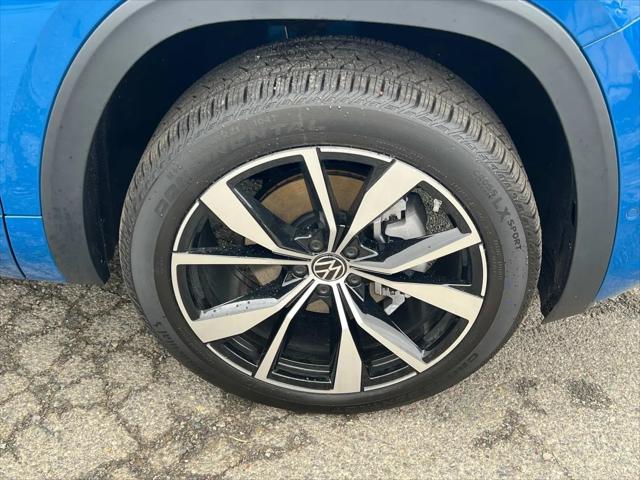 2025 Volkswagen Atlas Cross Sport 2.0T SEL Premium R-Line